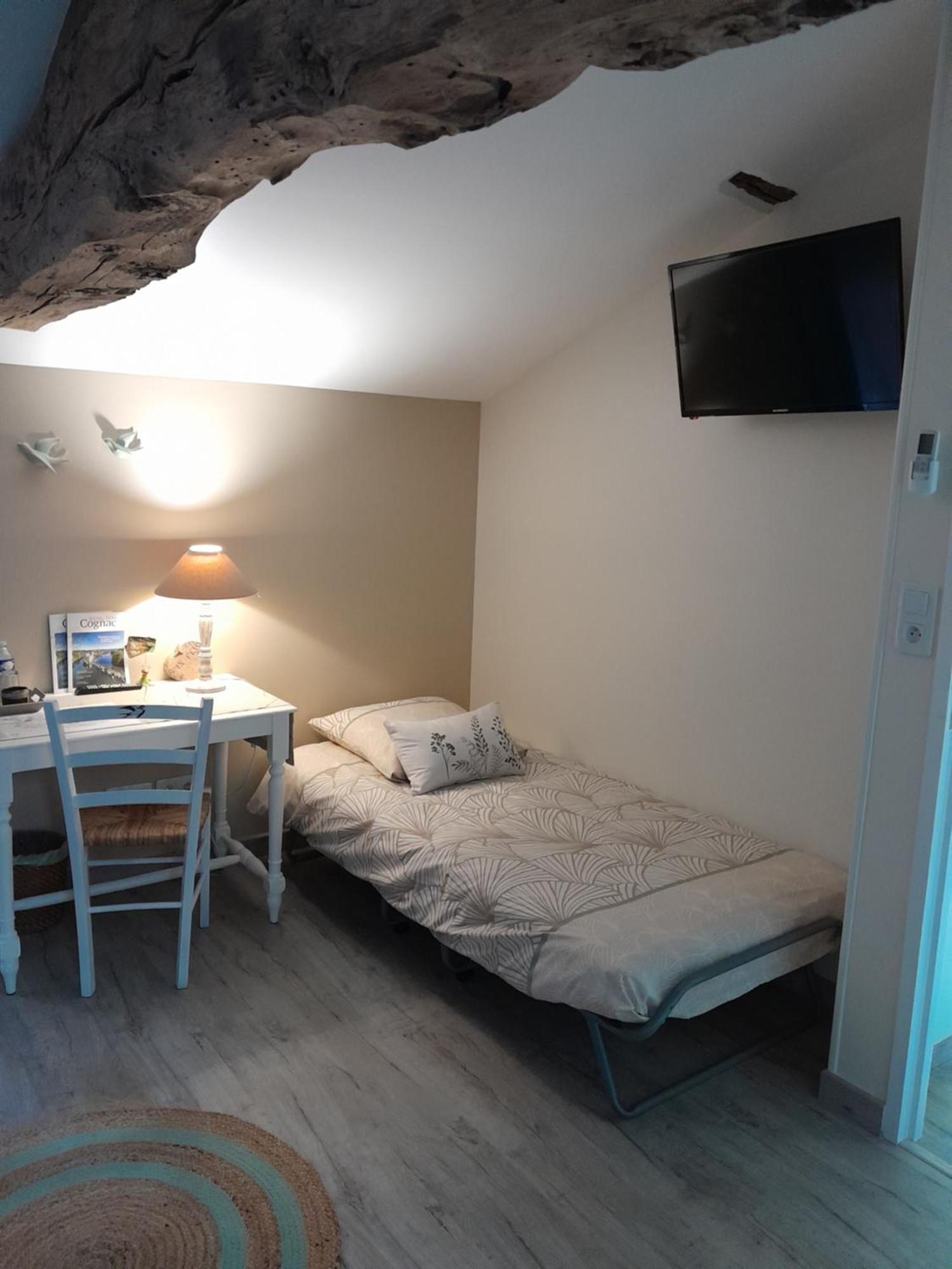 Bed and Breakfast La Douce Charentaise Mérignac Exterior foto